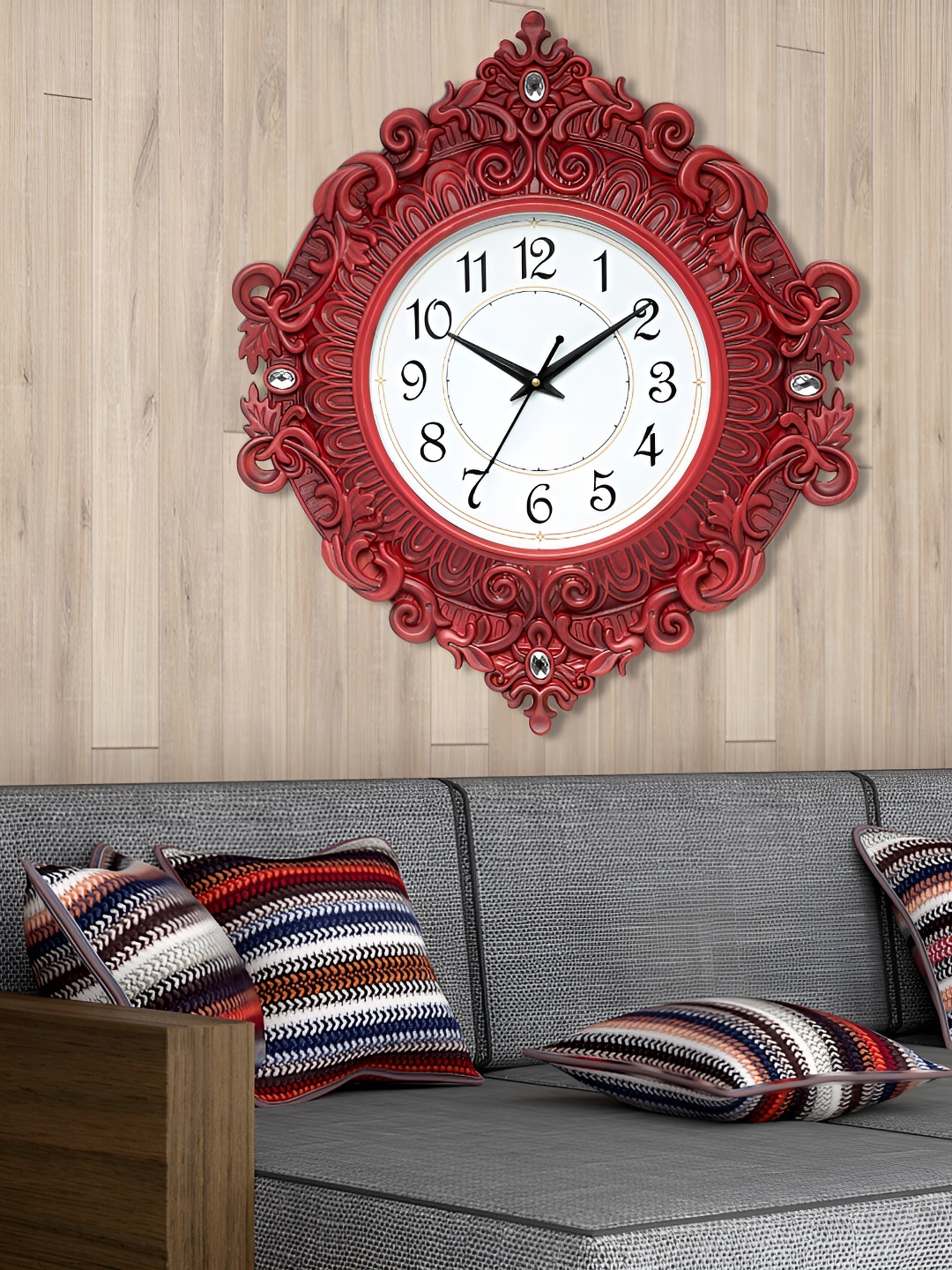 Attractionz Red & White Round Shaped Textured Traditional Analogue Wall Clock
