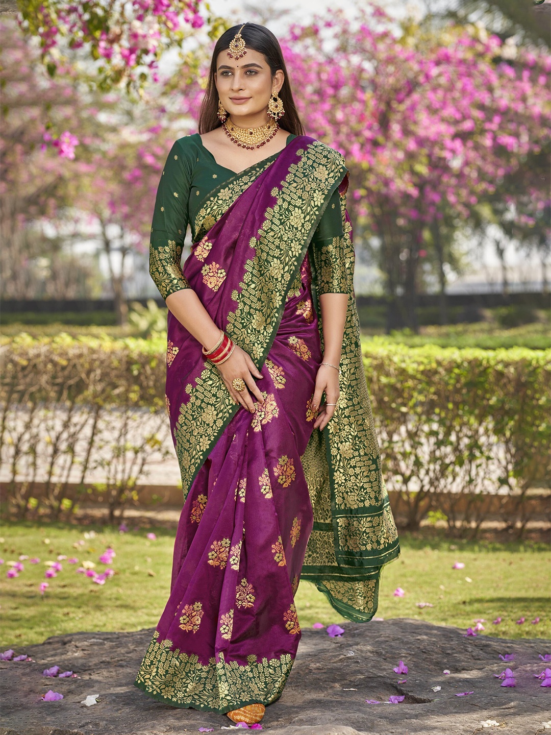 

Ariya Prints Ethnic Motifs Woven Design Zari Kanjeevaram Saree, Purple