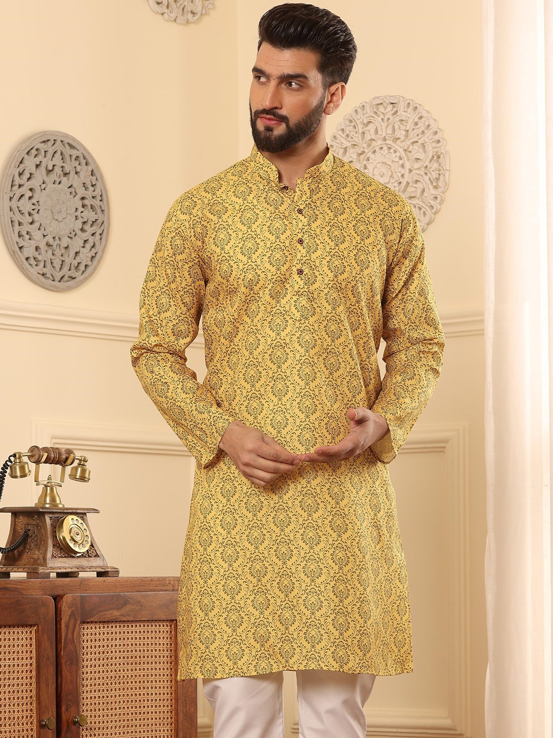 

Armaan Ethnic Men Ethnic Motifs Printed Straight Kurta, Yellow