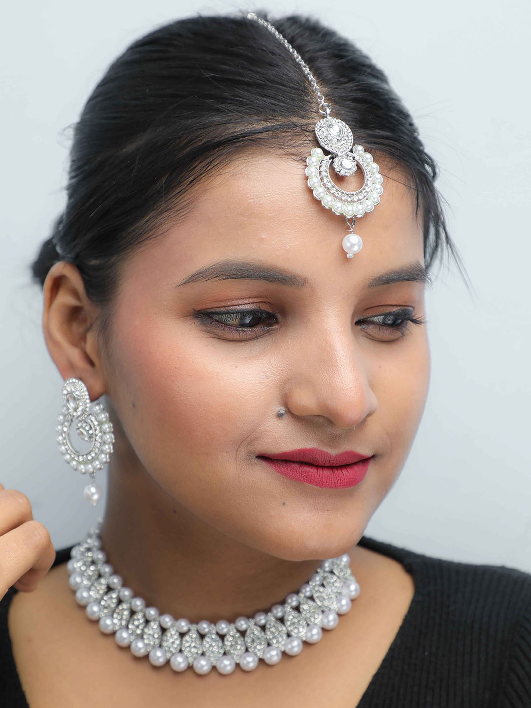 

VOJ Silver-Plated Artificial Stones-Studded & Beaded Jewellery Set