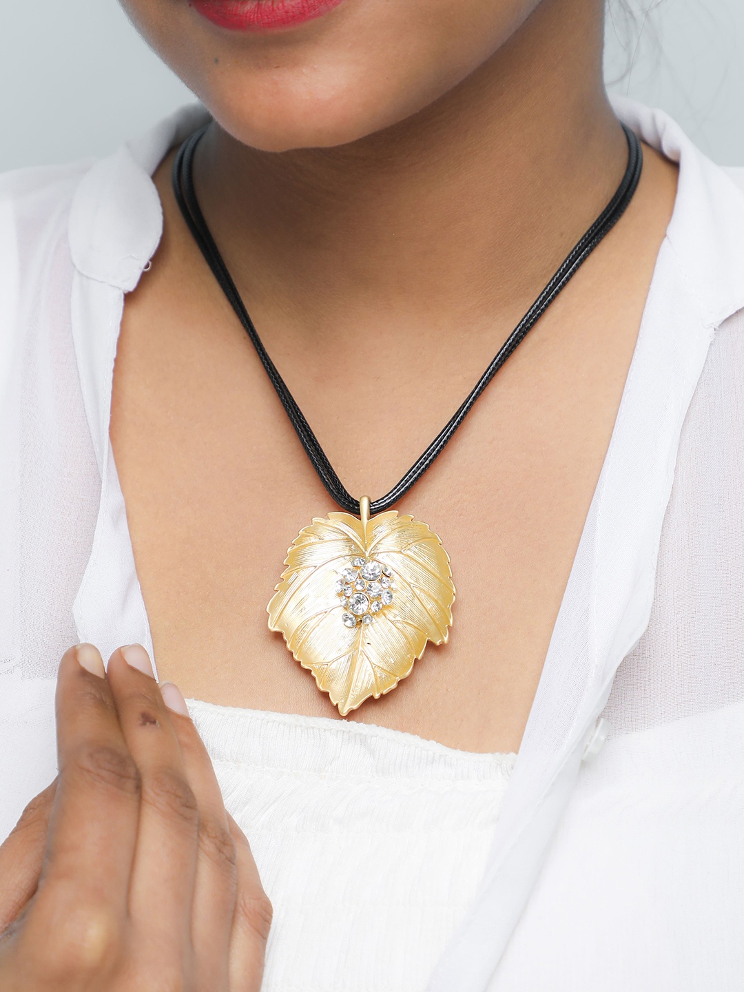 VOJ Gold-Plated Pendant With Chain