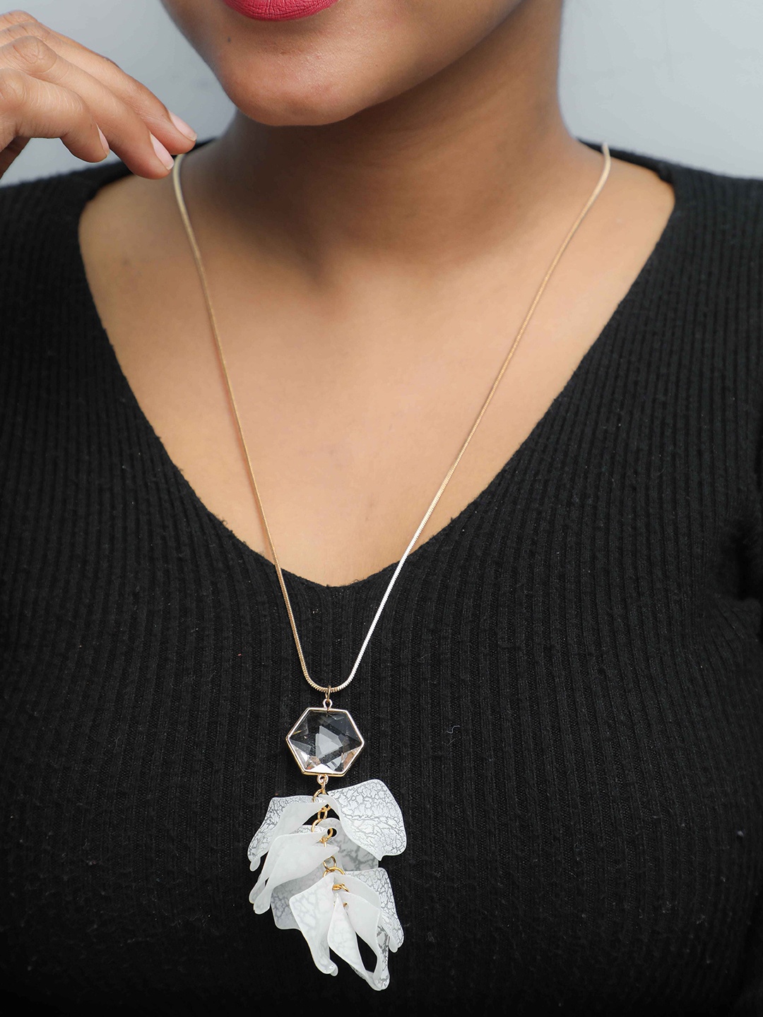 

VOJ Gold-Plated Pendant With Chain