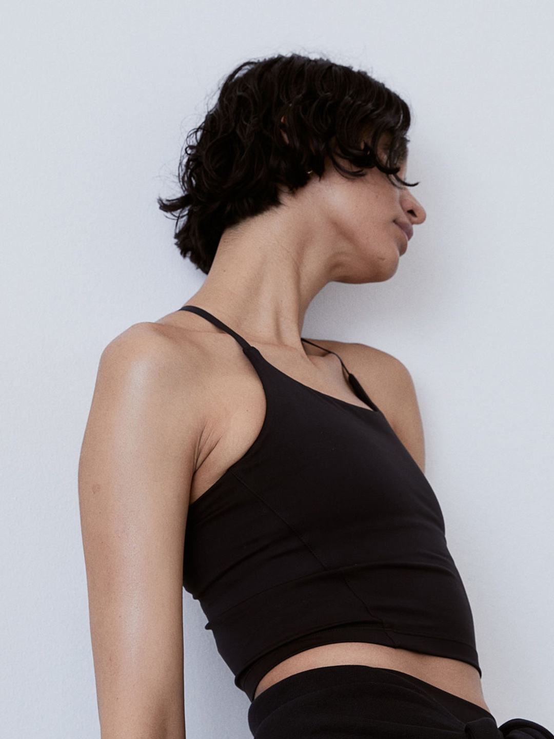 

H&M Women SoftMove Cropped Sports Vest Top, Black