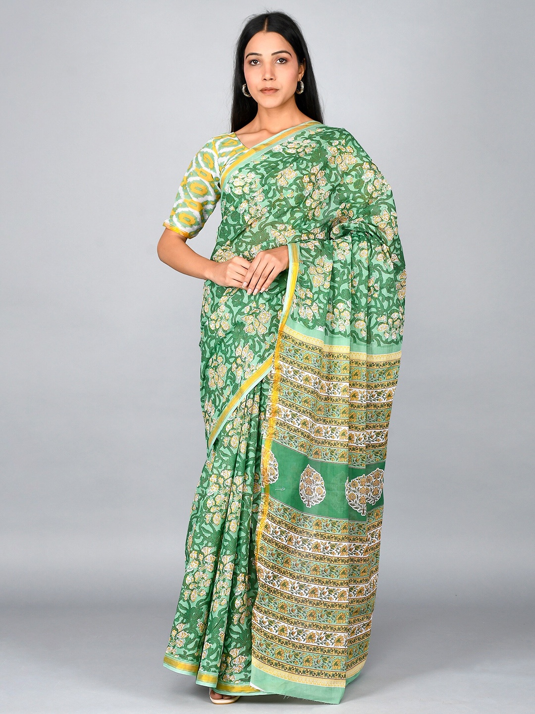 

GK FASHION Floral Printed Pure Cotton Zari Saree, Green