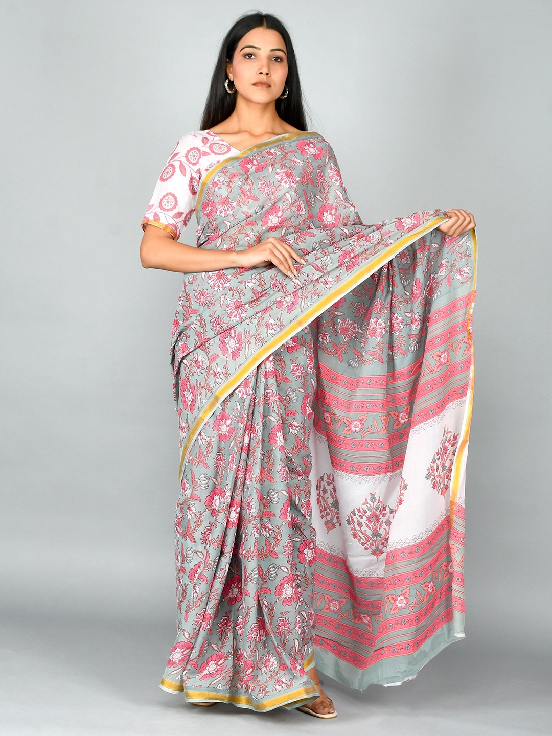 

GK FASHION Floral Printed Pure Cotton Saree, Grey