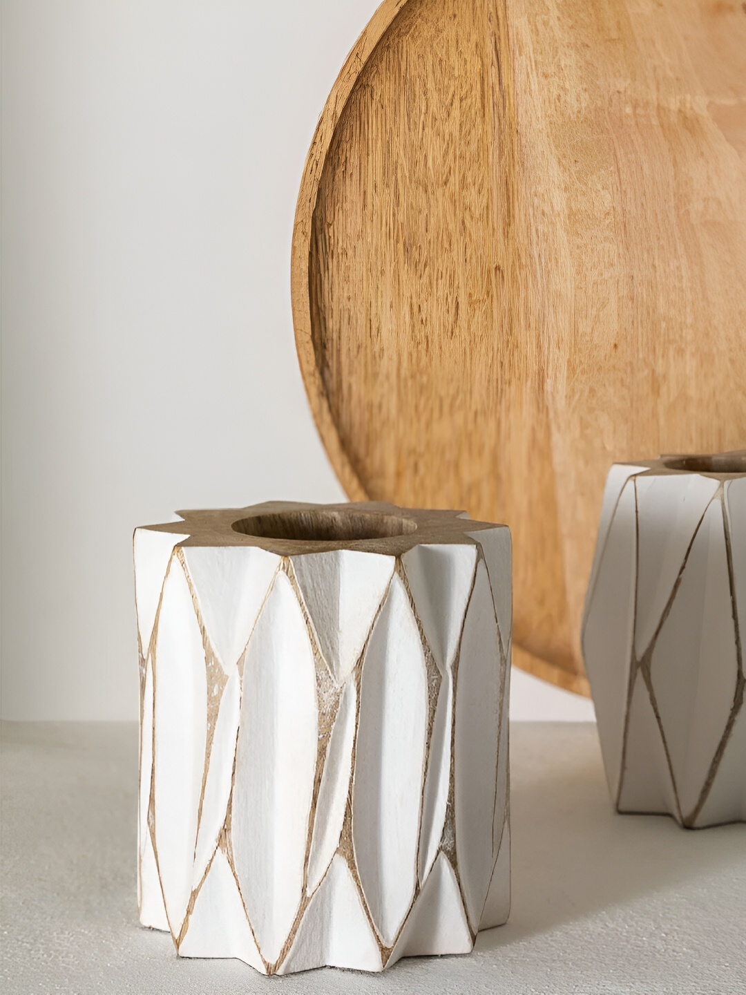 

Duadecor White & Beige Textured Wooden Flower Vase