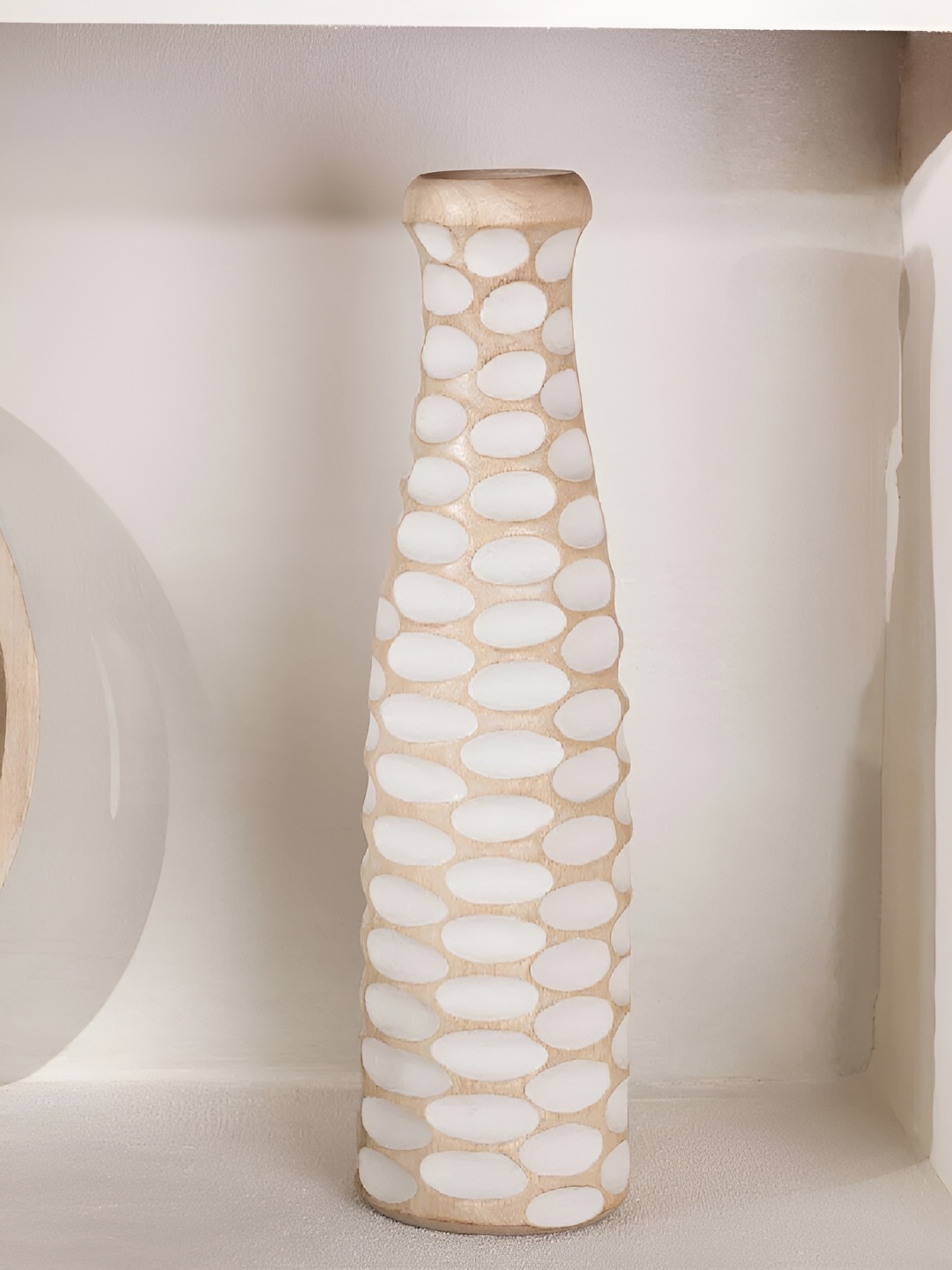 

Duadecor White & Beige Wooden Flower Vase