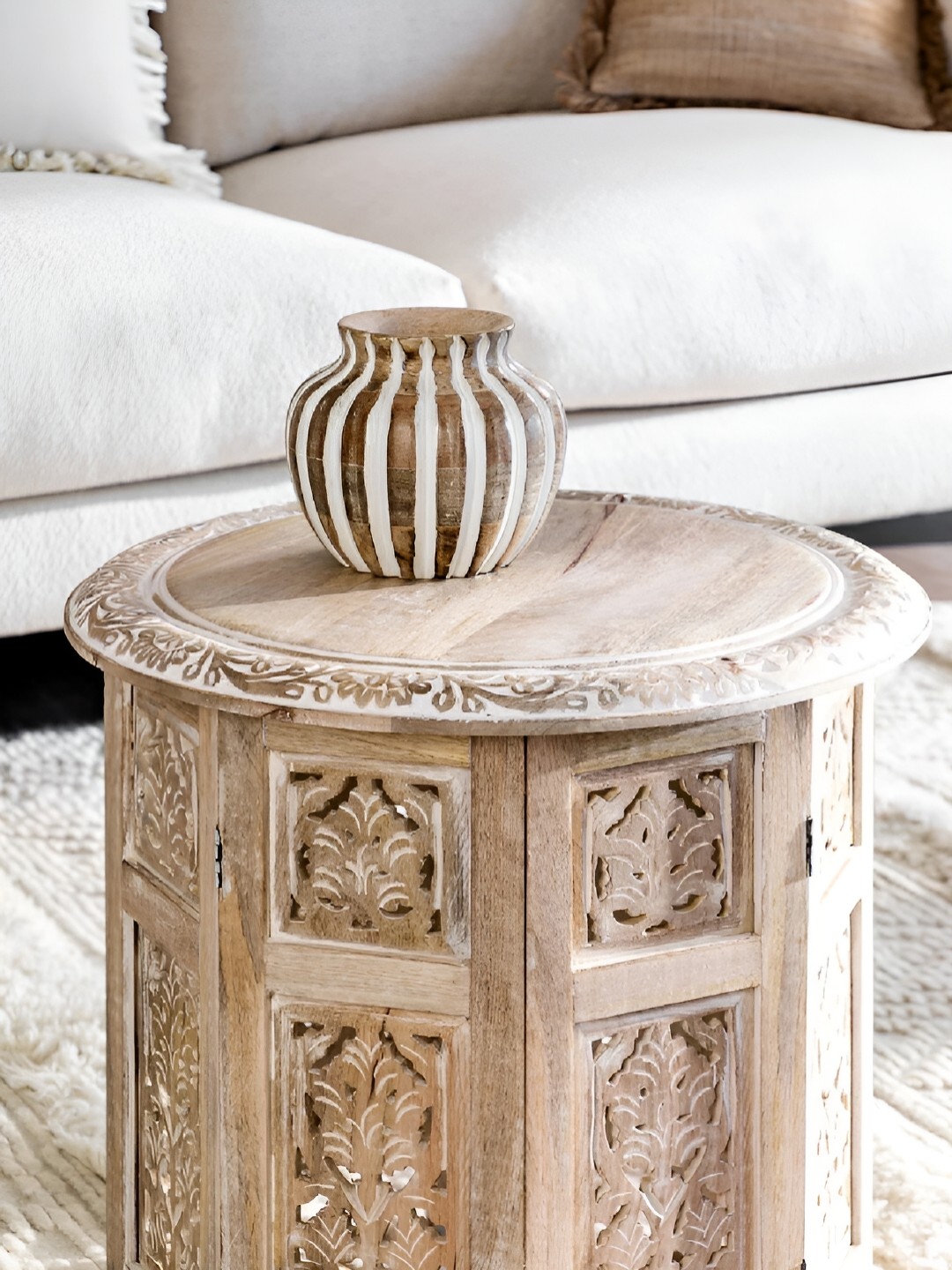 

Duadecor White & Brown Wooden Flowers Vase