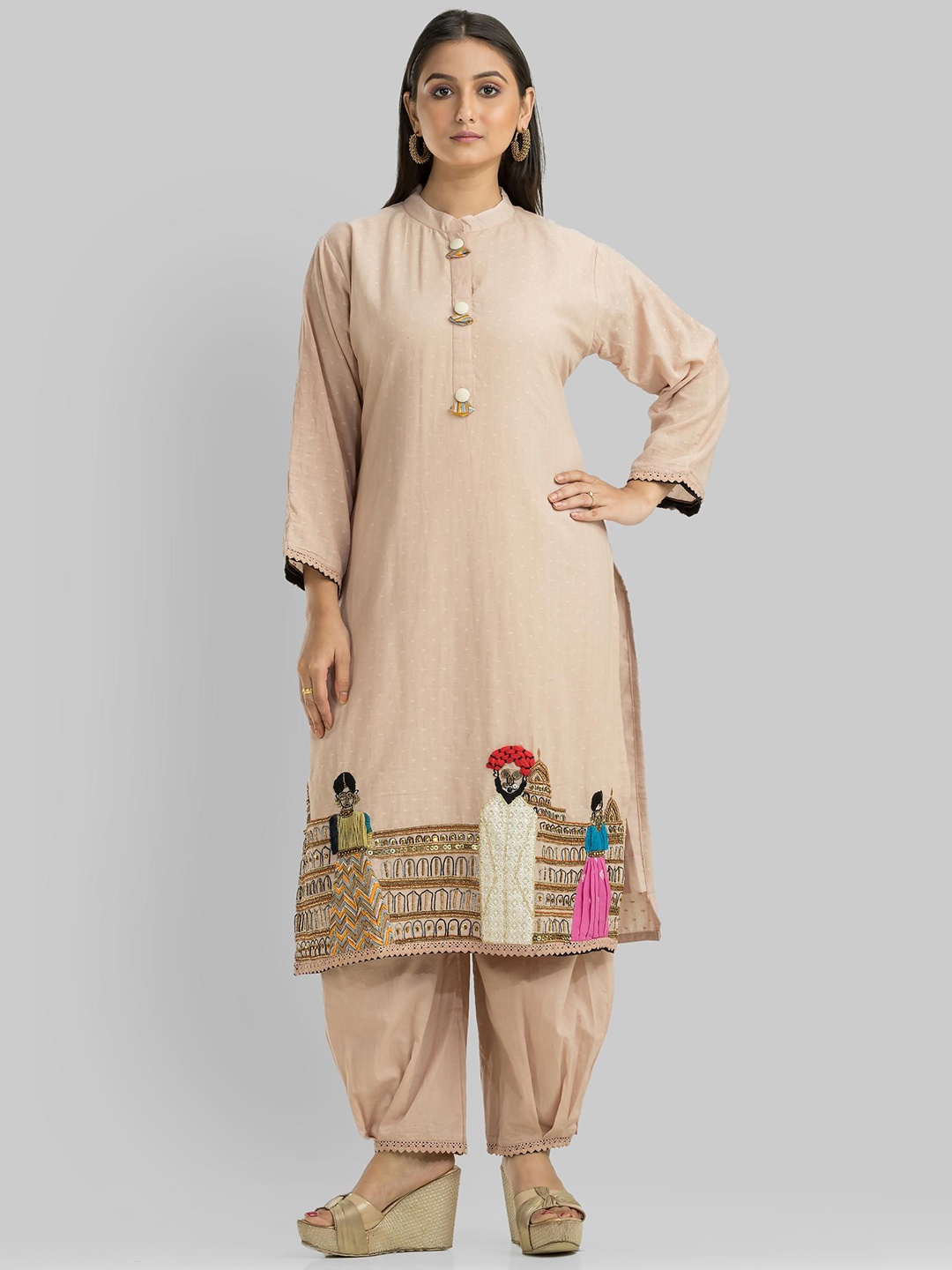 

SACRED SUTA Ethnic Motifs Embroidered Regular Thread Work Silk Crepe Kurti with Salwar, Peach