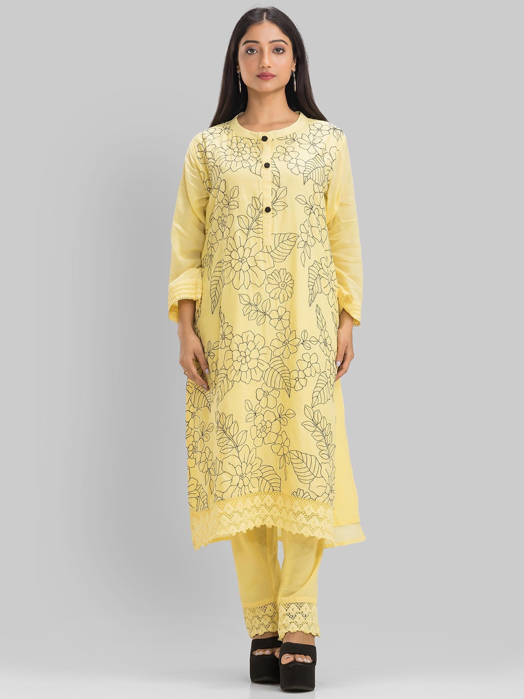 

SACRED SUTA Floral Printed Regular Sequinned Silk Crepe Kurta with Trousers, Yellow