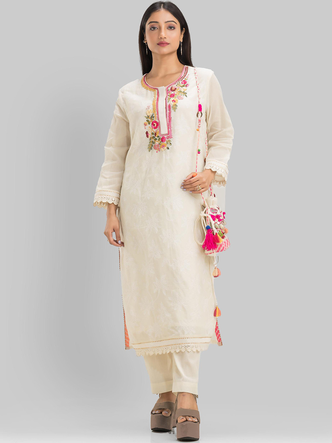 

SACRED SUTA Floral Embroidered Regular Thread Work Silk Crepe Kurta with Trouser, White