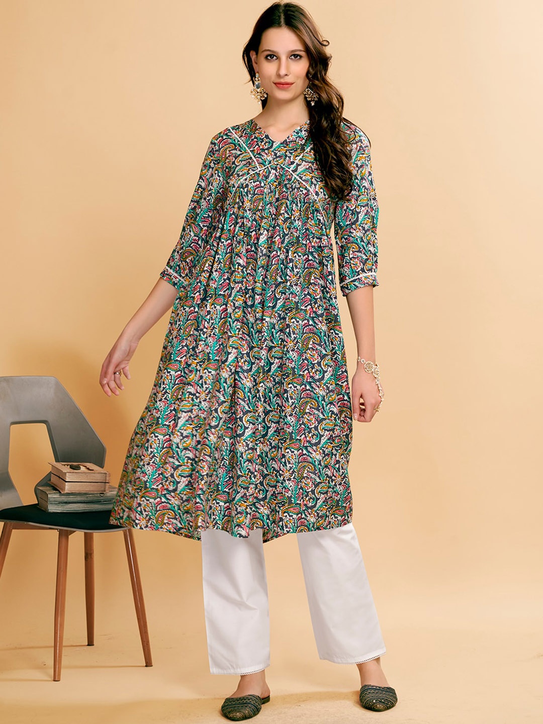 

Anouk Paisley Printed V Neck Three Quarter Sleeves Empire Kurta with Palazzos, Grey