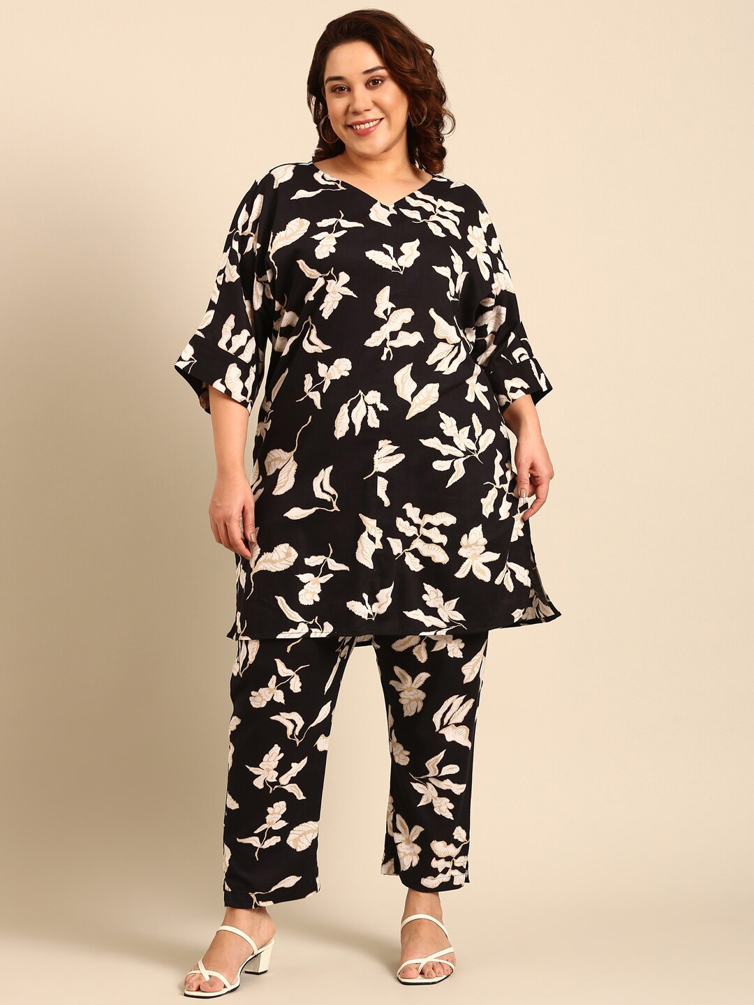 

The Pink Moon Plus Size Linen Floral Printed Tunic, Black