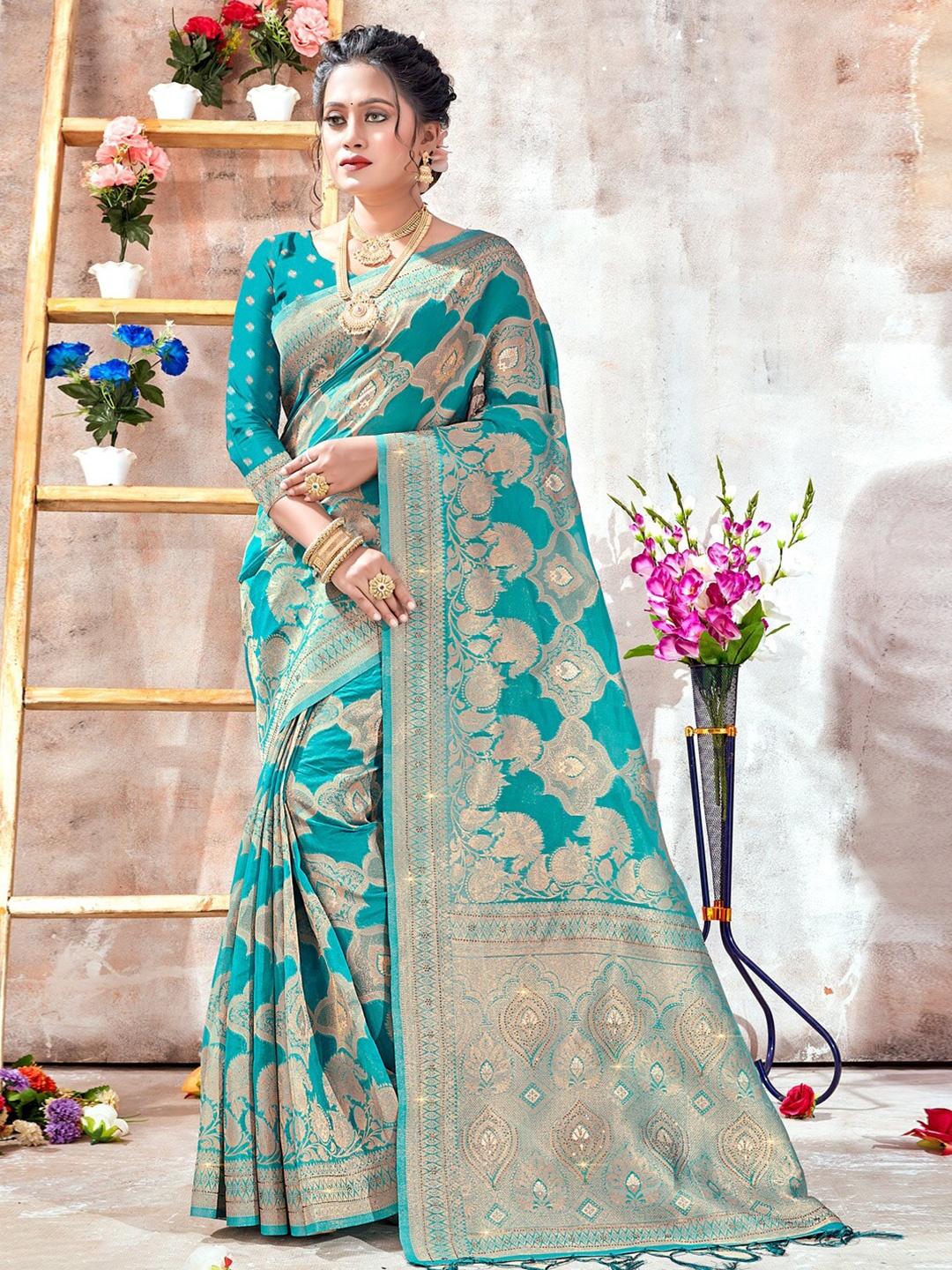 

Mitera Ethnic Motifs Woven Design Zari Organza Saree, Sea green