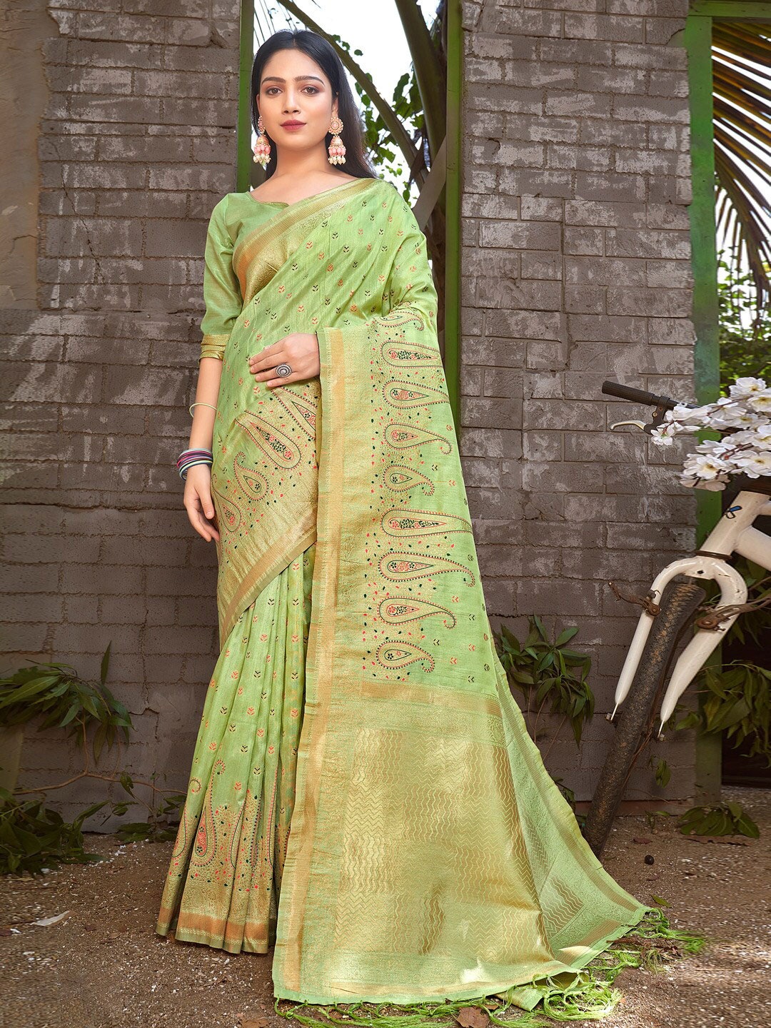 Mitera Ethnic Motifs Woven Design Zari Saree, Green