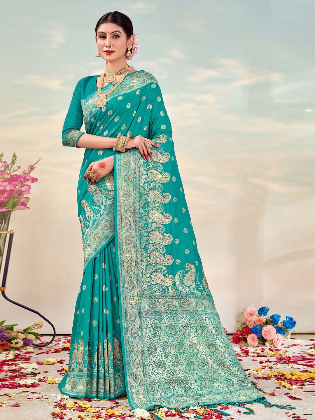 

Mitera Ethnic Motifs Woven Design Zari Saree, Blue