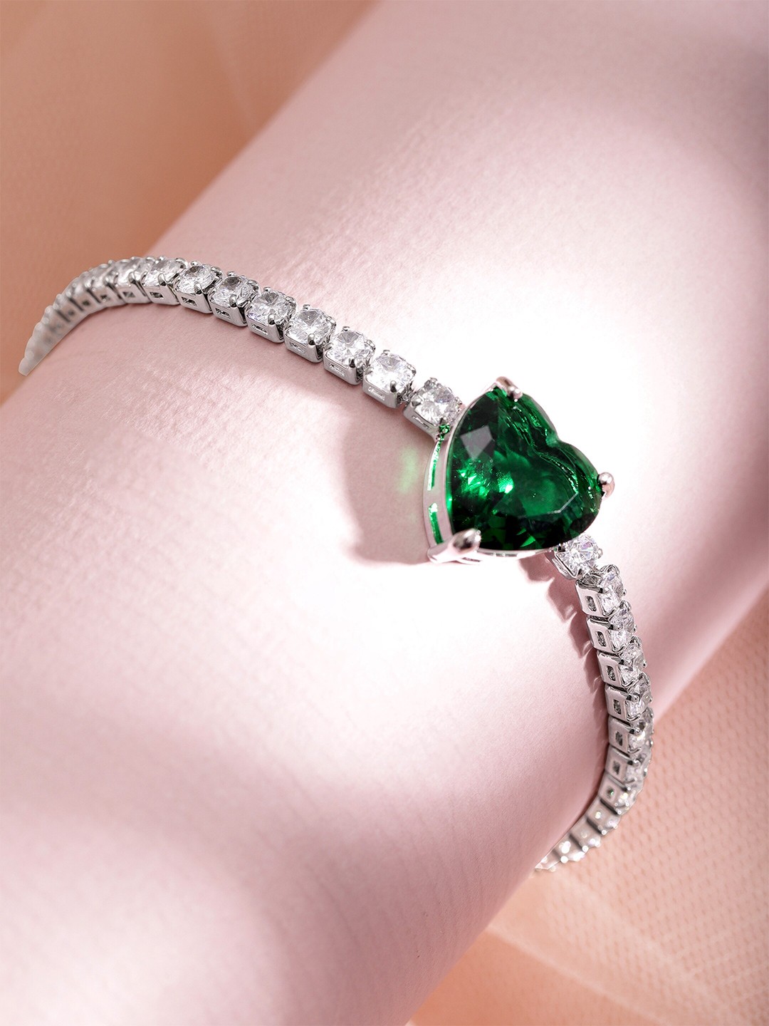 

Rubans Voguish Rhodium-Plated Emerald & Cubic Zirconia Studded Heart Shaped Link Bracelet, Silver