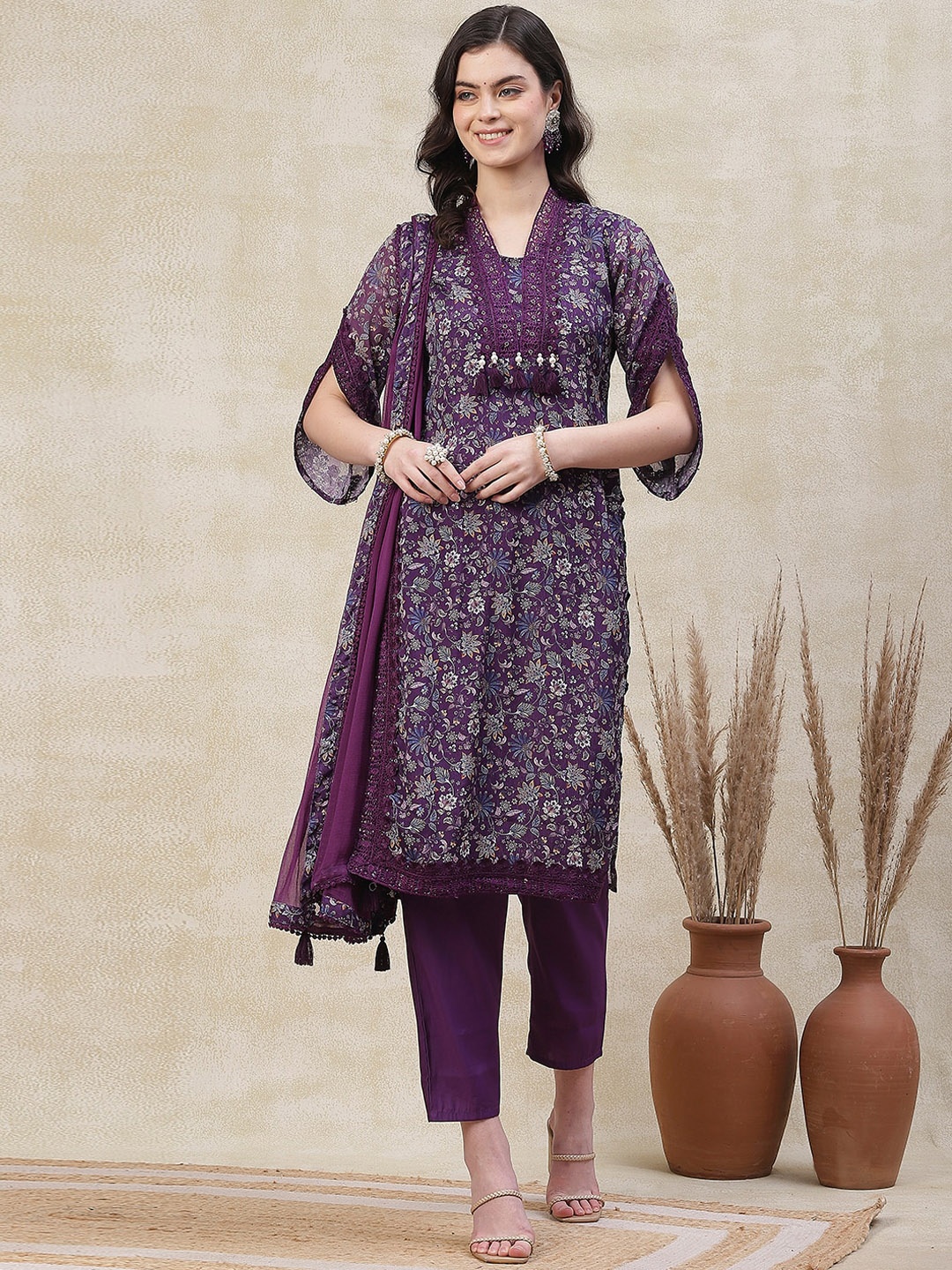 

FASHOR Floral Printed V Neck Short Flared Sleeves Straight Kurta Set, Purple