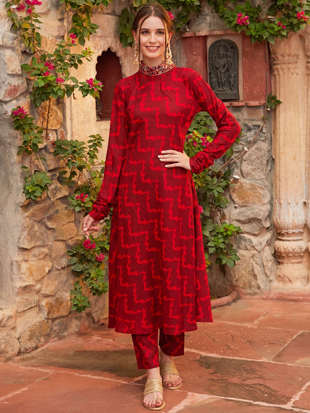 

FASHOR Printed Band Collar Long Sleeves Thread Work Kurta with Trousers, Maroon