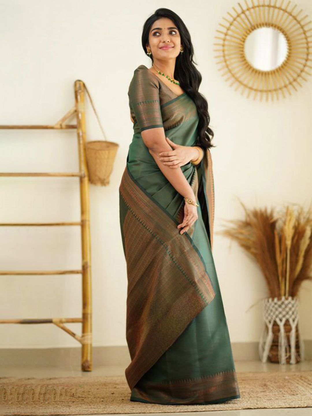 

HANDSEL Woven Design Zari Pure Silk Banarasi Saree, Green