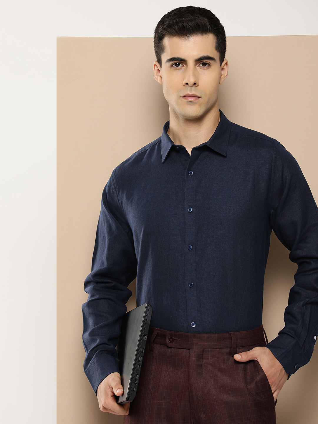 

INVICTUS Men Slim Fit Opaque Linen Formal Shirt, Navy blue