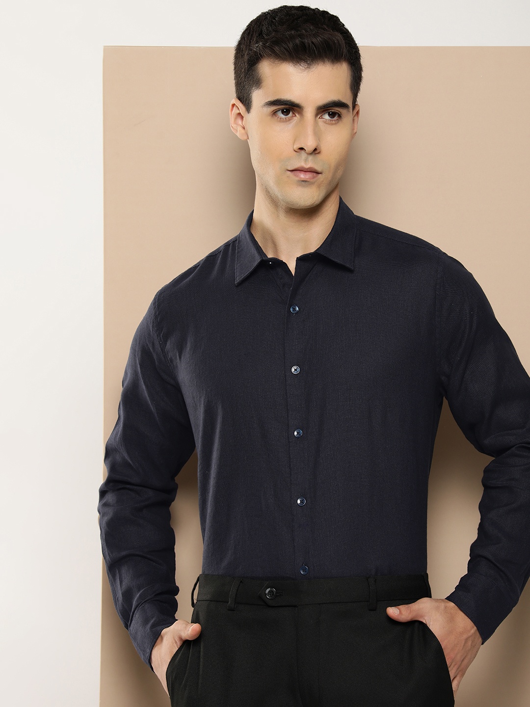 

INVICTUS Men Slim Fit Opaque Linen Formal Shirt, Black