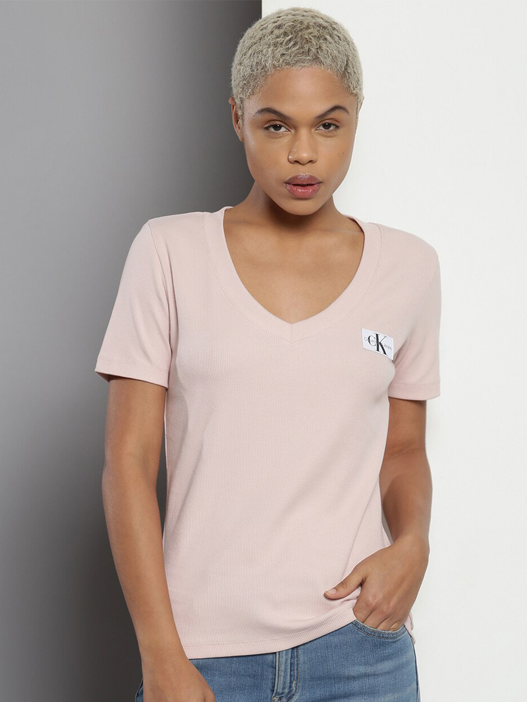 

Calvin Klein V-Neck Slim Fit T-shirt, Pink