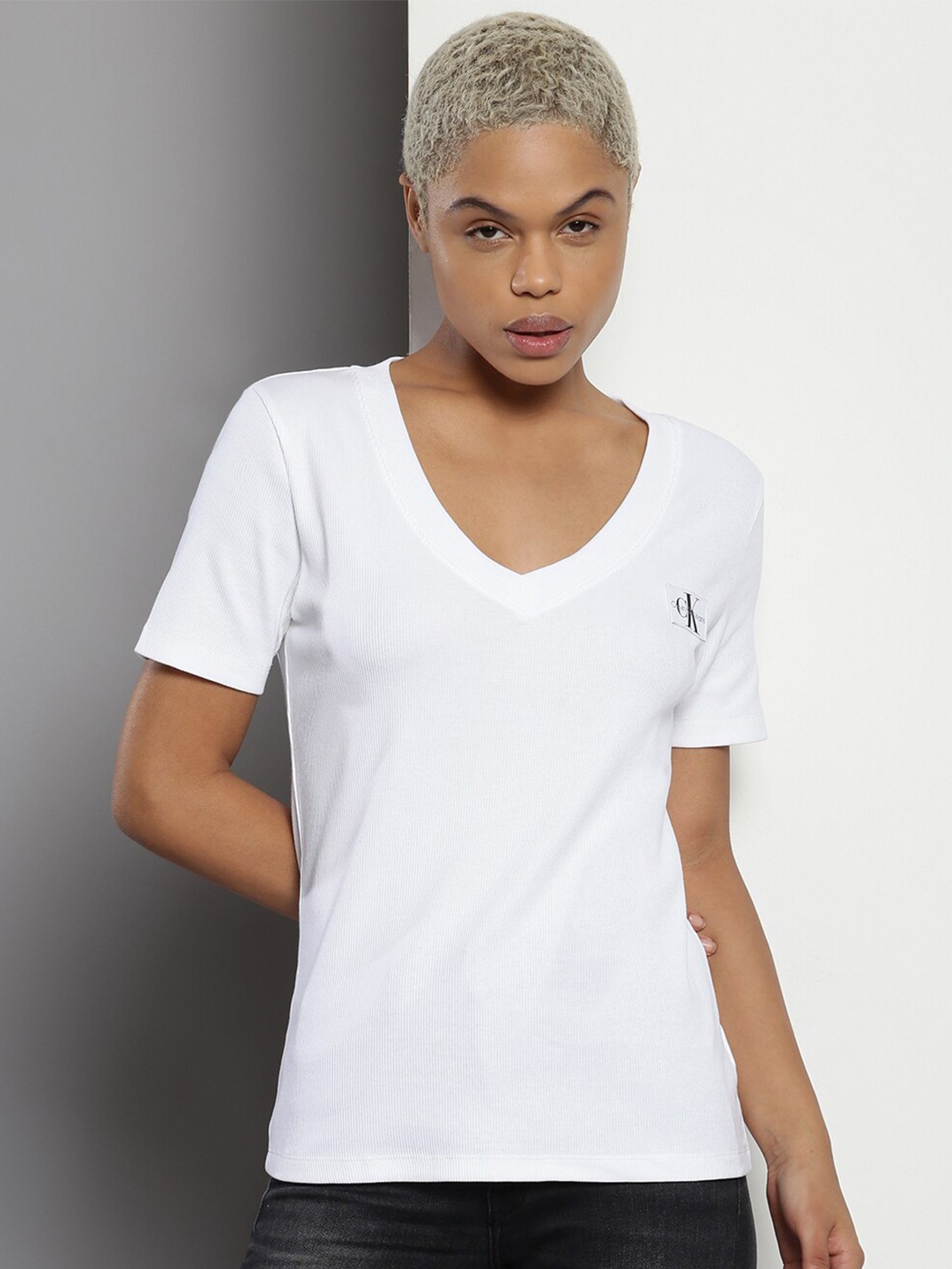 

Calvin Klein V-Neck Short Sleeves T-shirt, White