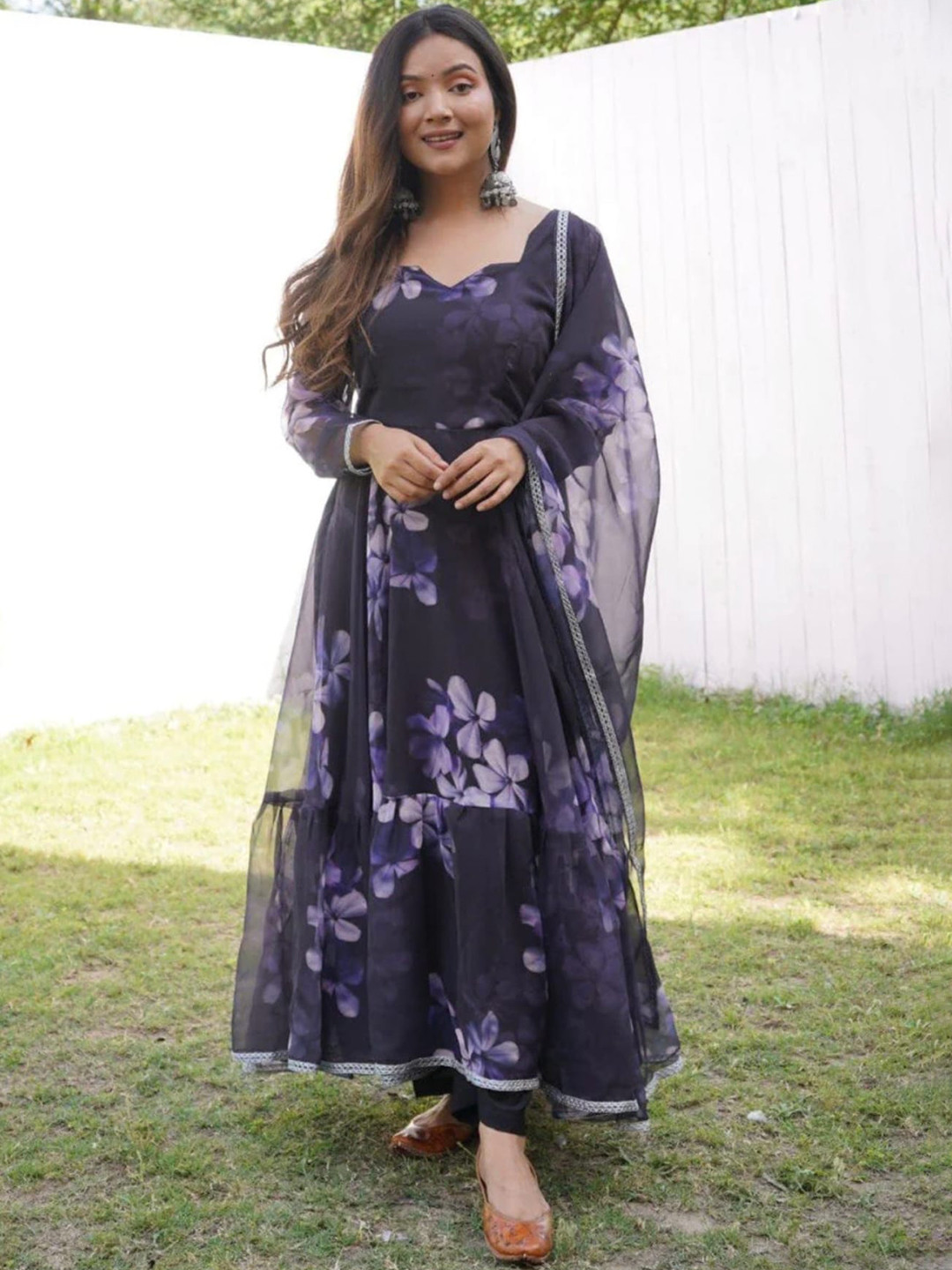 

HETVI CREATION Floral Printed Square Neck Long Sleeves Kurti with Trousers & With Dupatta, Black