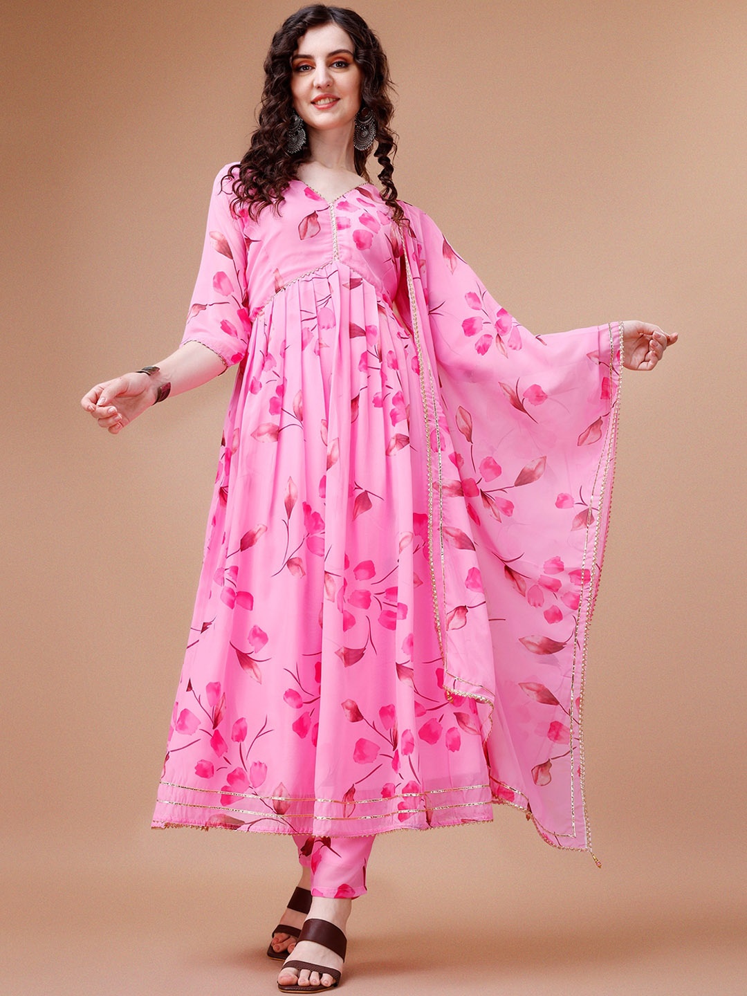 

HETVI CREATION Floral Printed Regular Kurta With Trousers & tDupatta, Pink