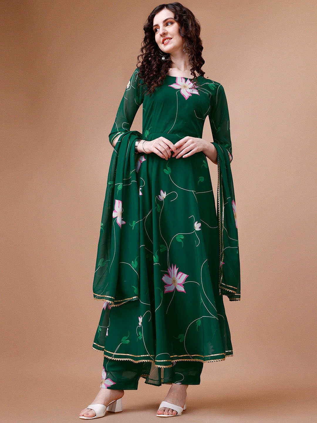 

HETVI CREATION Floral Printed Round Neck Long Sleeves Anarkali Kurta Set, Green