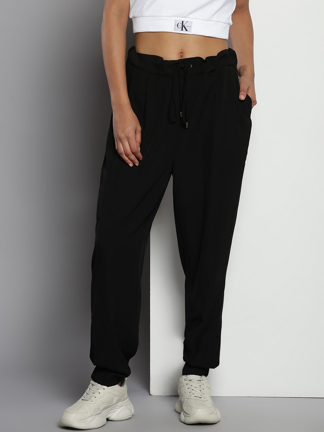

Calvin Klein Fashion Women Mid Rise Jogger, Black
