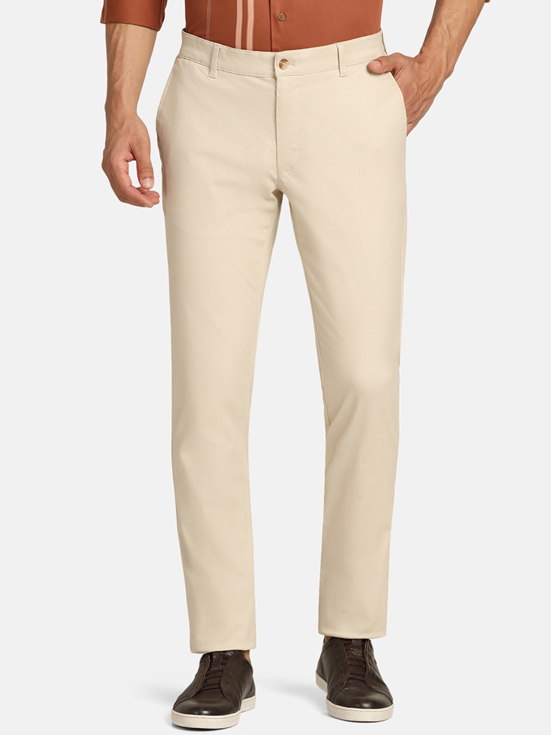 

Blackberrys Men Skinny Fit Mid-Rise Flat-Front Trousers, Beige