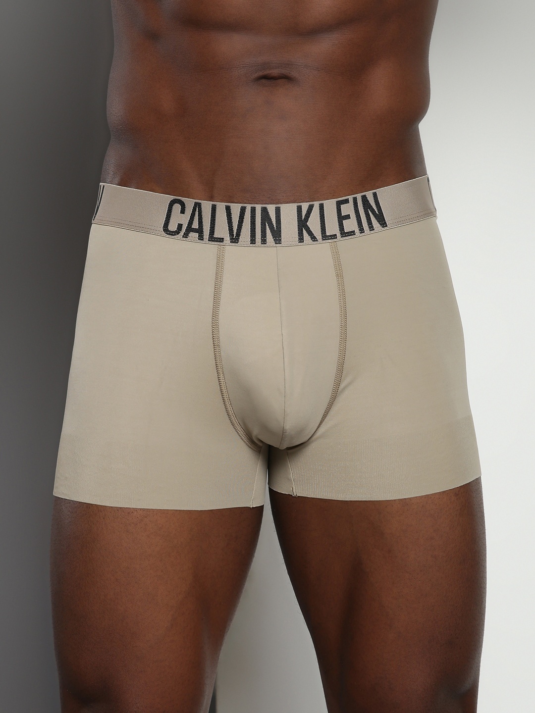 

Calvin Klein Solid Mid-Rise Trunk NB3826PCN, Cream