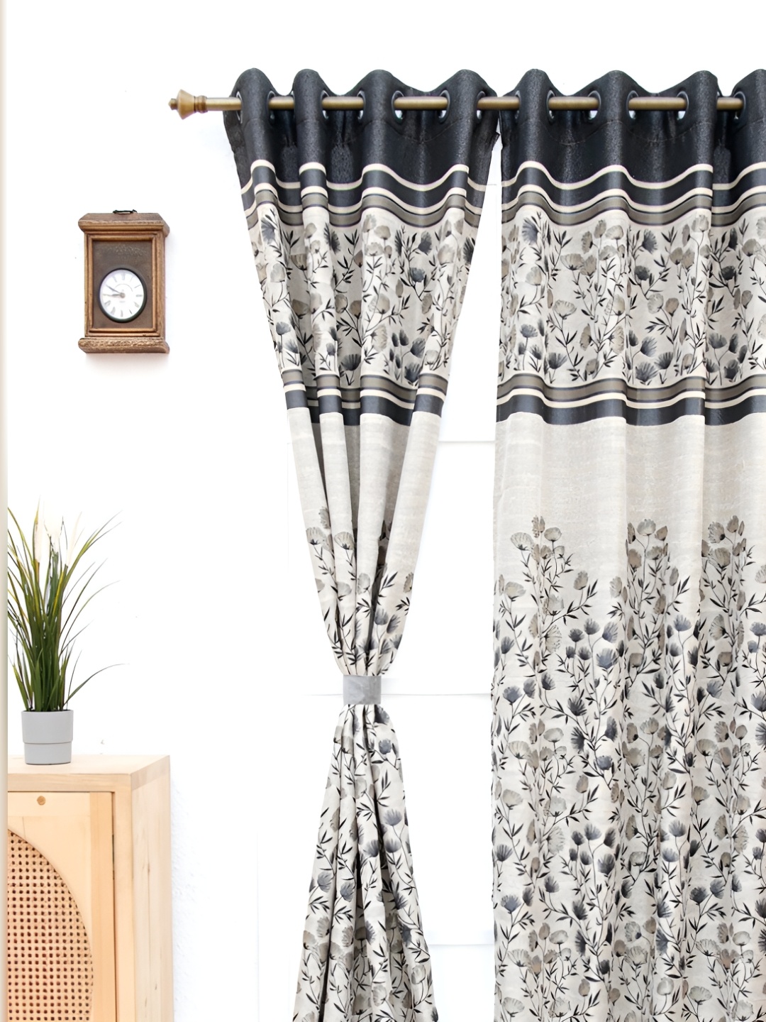 

Ariana Grey & Black Floral Window Curtain