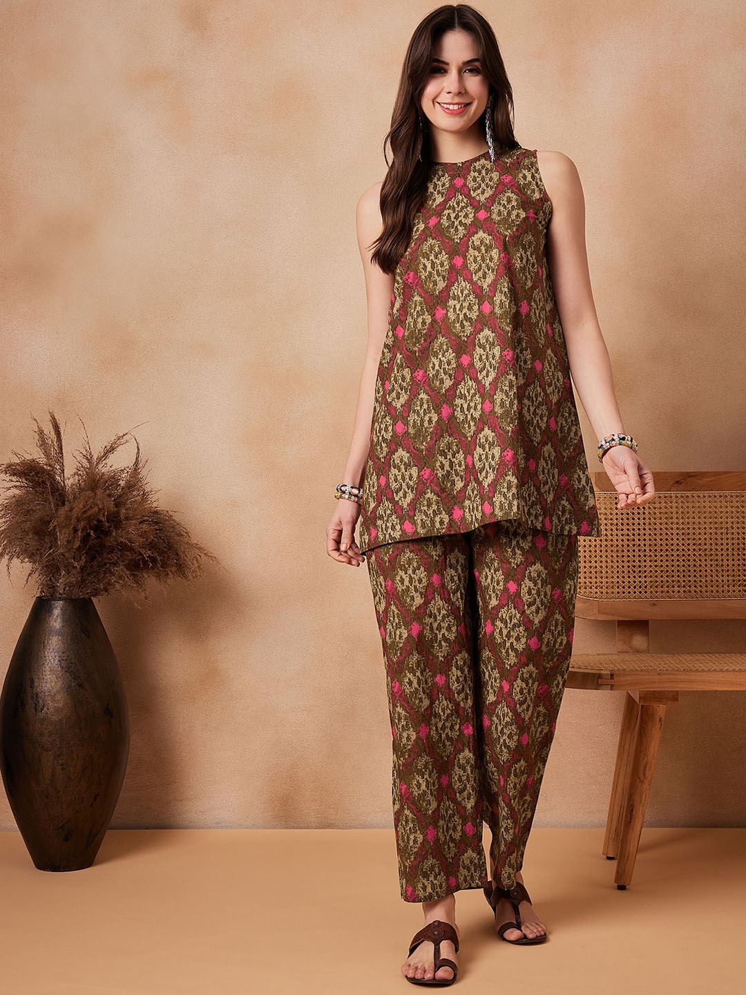 

InWeave Abstract Printed Pure Cotton Tunic With Trouser Co-Ords, Green