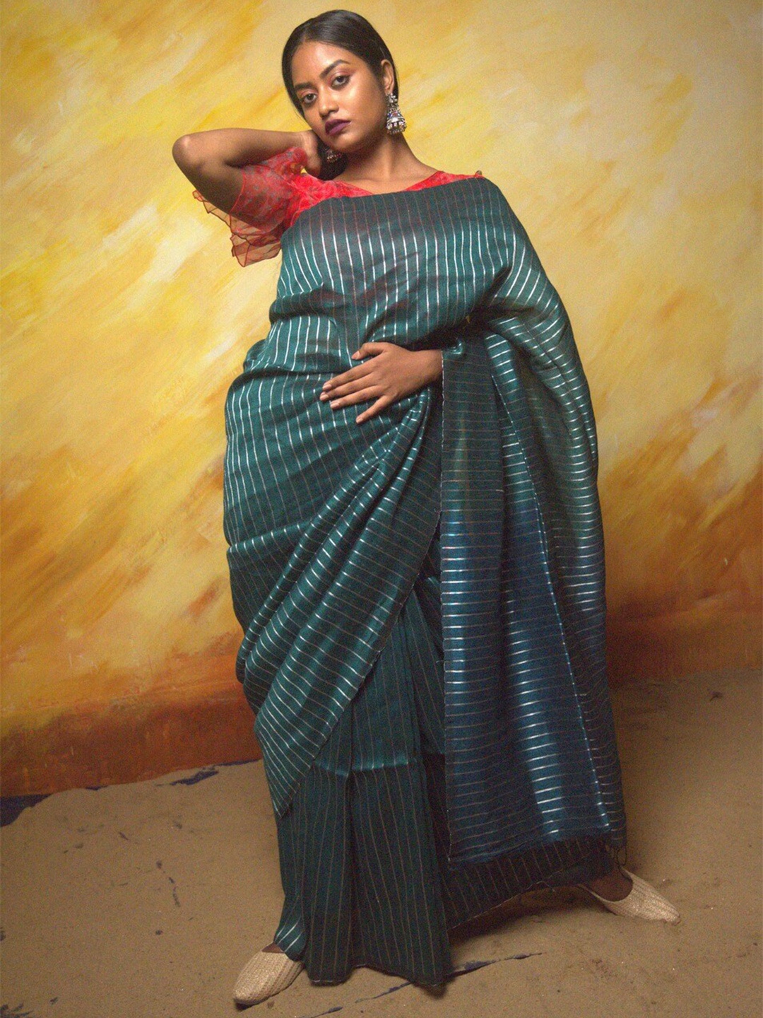 

HUTS AND LOOMS Striped Woven Design Zari Pure Linen Saree, Green