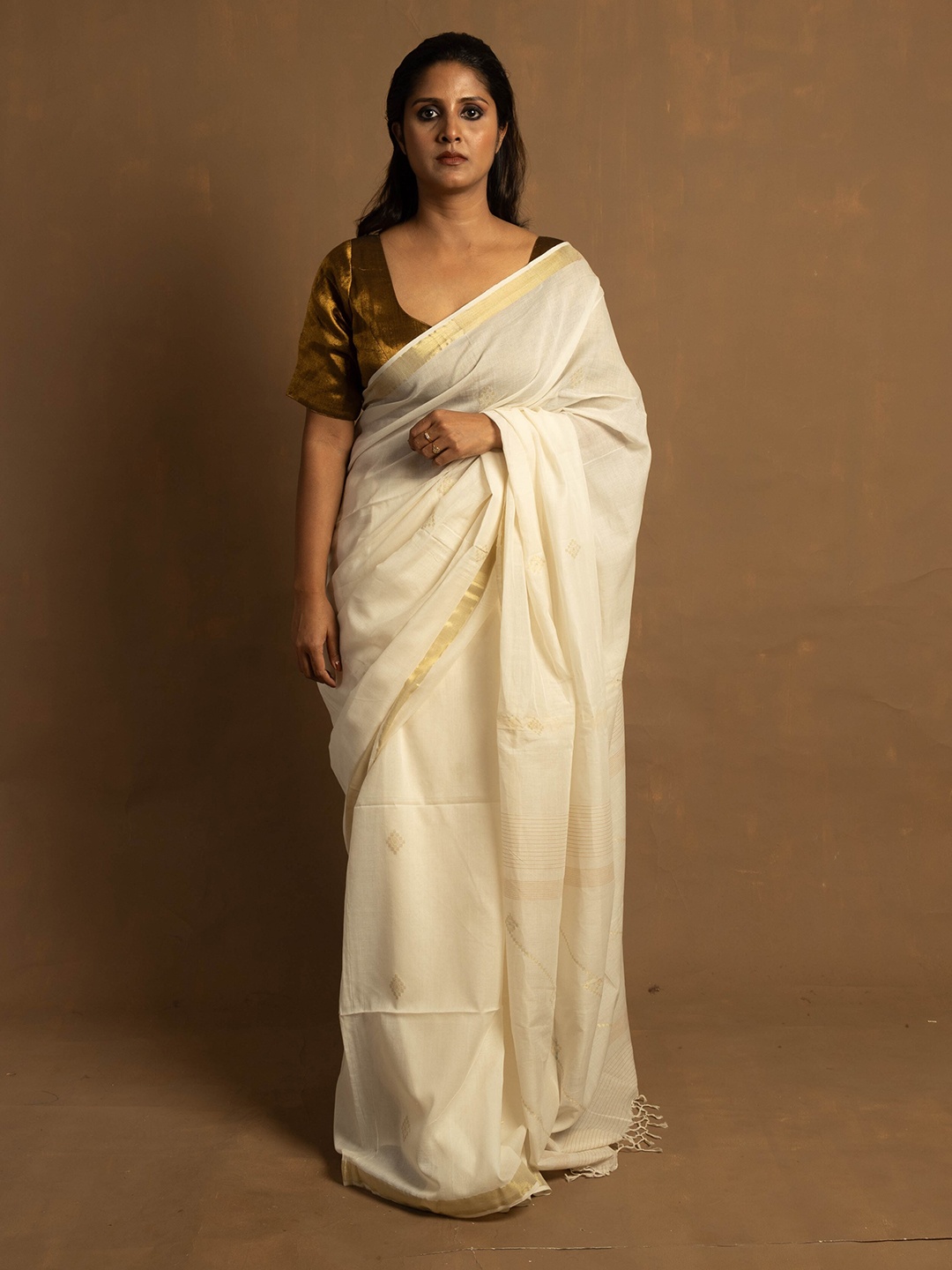 

HUTS AND LOOMS Ethnic Motifs Woven Design Zari Pure Cotton Saree, White