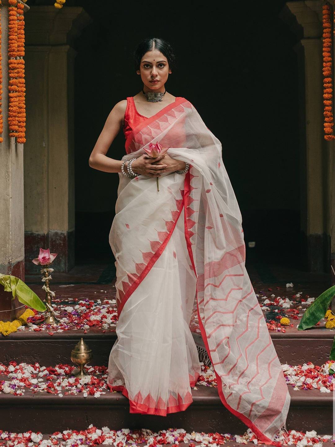 

HUTS AND LOOMS Ethnic Woven Design Pure Silk Saree, White