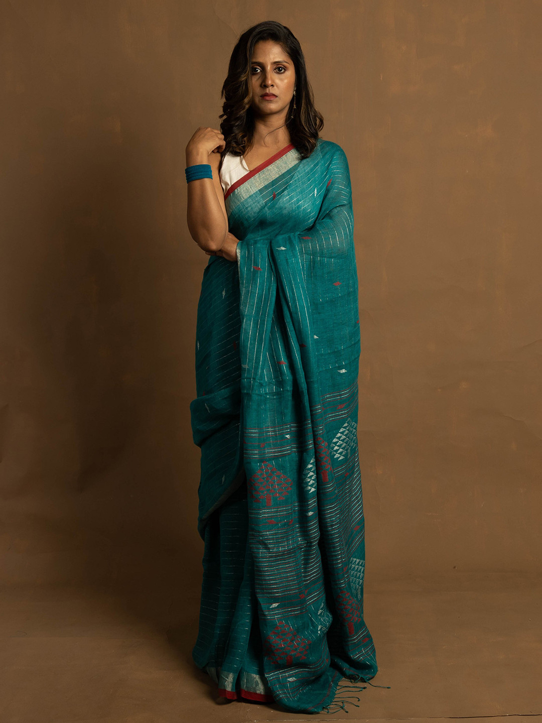 

HUTS AND LOOMS Geometric Woven Design Pure Linen Zari Saree, Turquoise blue