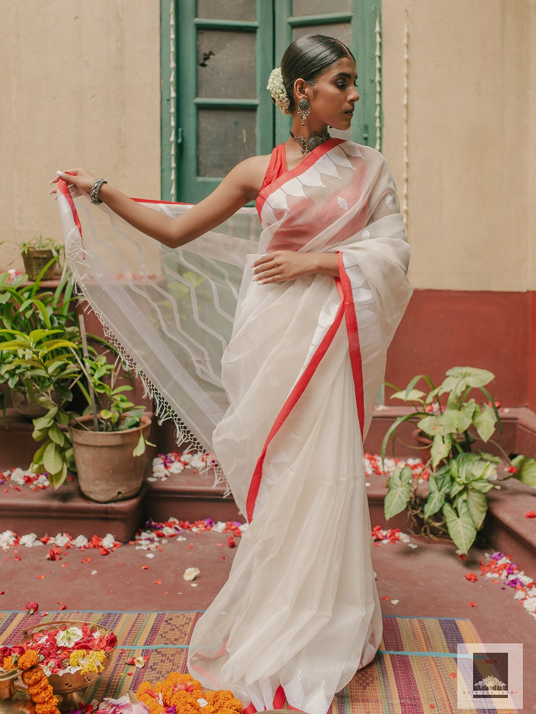 

HUTS AND LOOMS Striped Pure Silk Saree, White