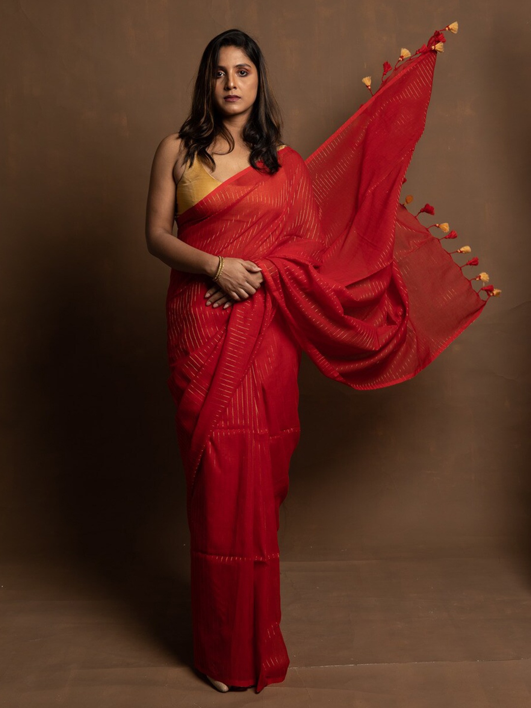 

HUTS AND LOOMS Striped Zari Pure Cotton Saree, Red