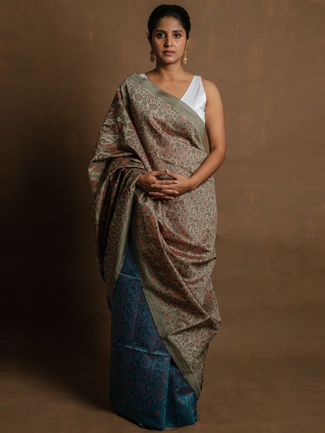 

HUTS AND LOOMS Floral Woven Design Silk Cotton Half and Half Zari Saree, Blue