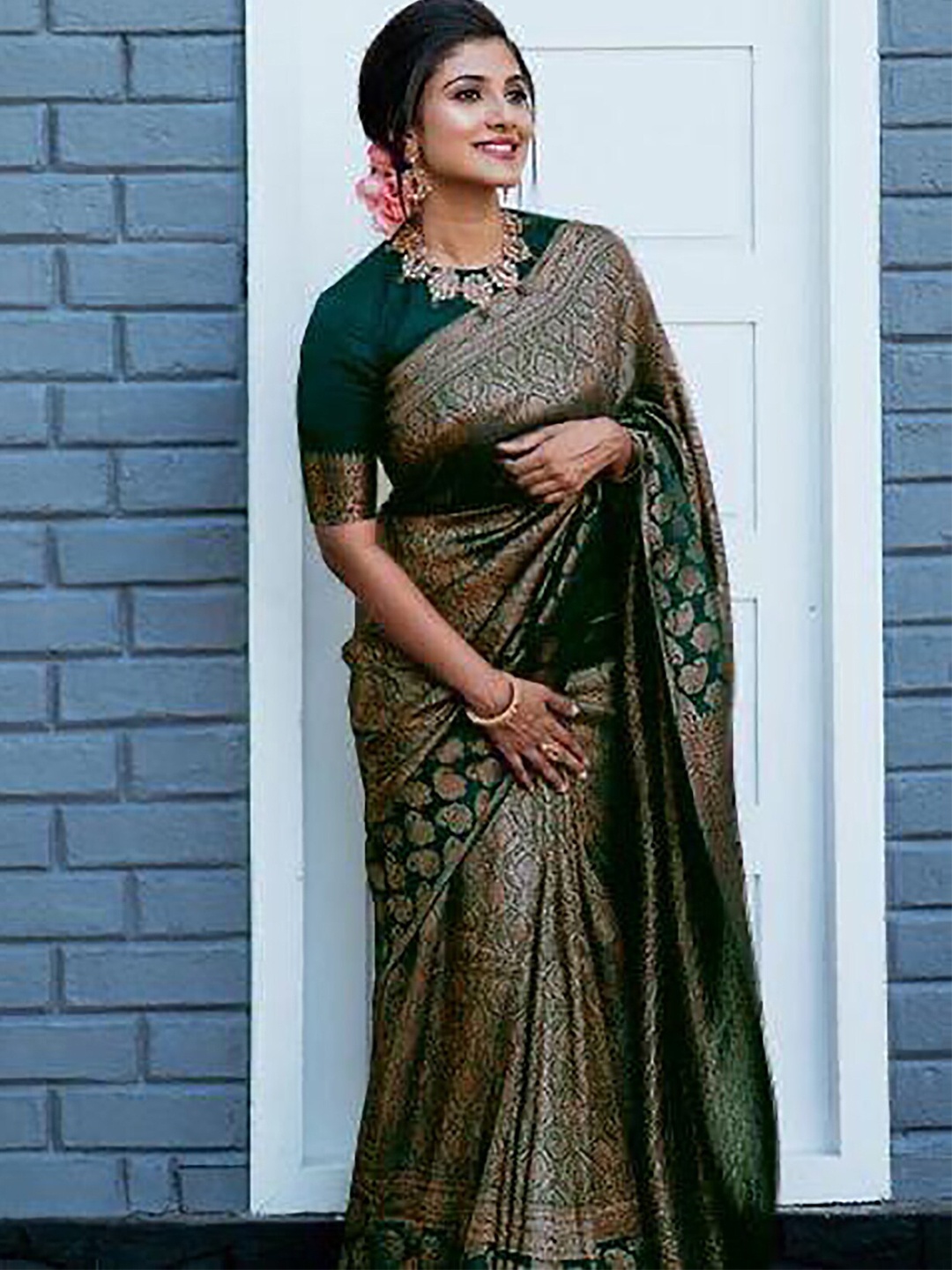 

KALINI Ethnic Motifs Woven Design Zari Banarasi Saree, Green