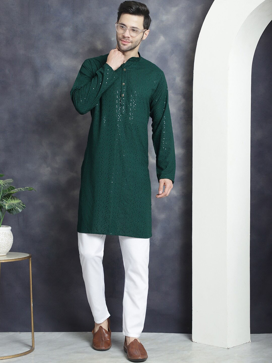 

Jompers Abstract Embroidered Regular Sequinned Straight Kurta With Pyjamas, Green