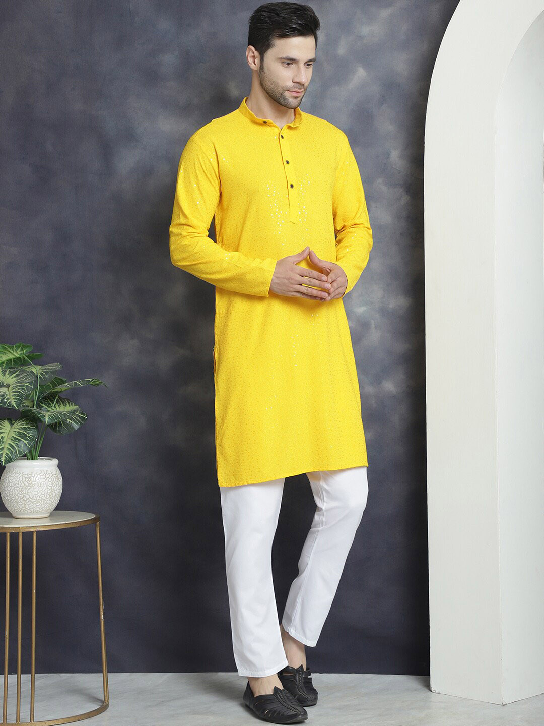 

Jompers Abstract Embroidered Regular Sequinned Straight Kurta With Pyjamas, Yellow