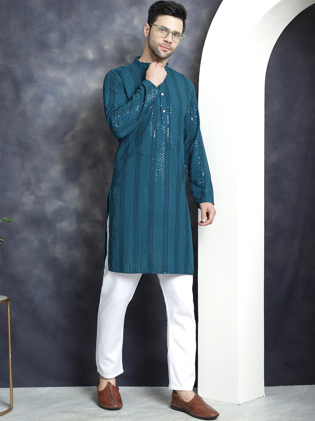 

Jompers Ethnic Motifs Embroidered Regular Sequinned Kurta with Pyjamas, Blue