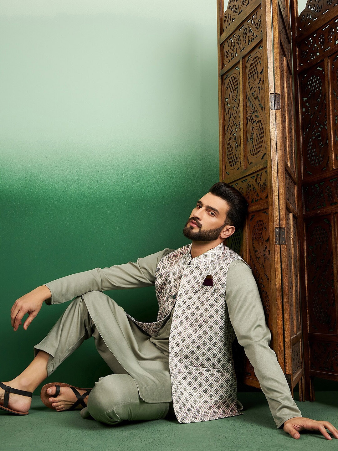 

House of Pataudi Mandarin Collar Straight Kurta With Pyjamas & Printed Nehru Jacket, Green