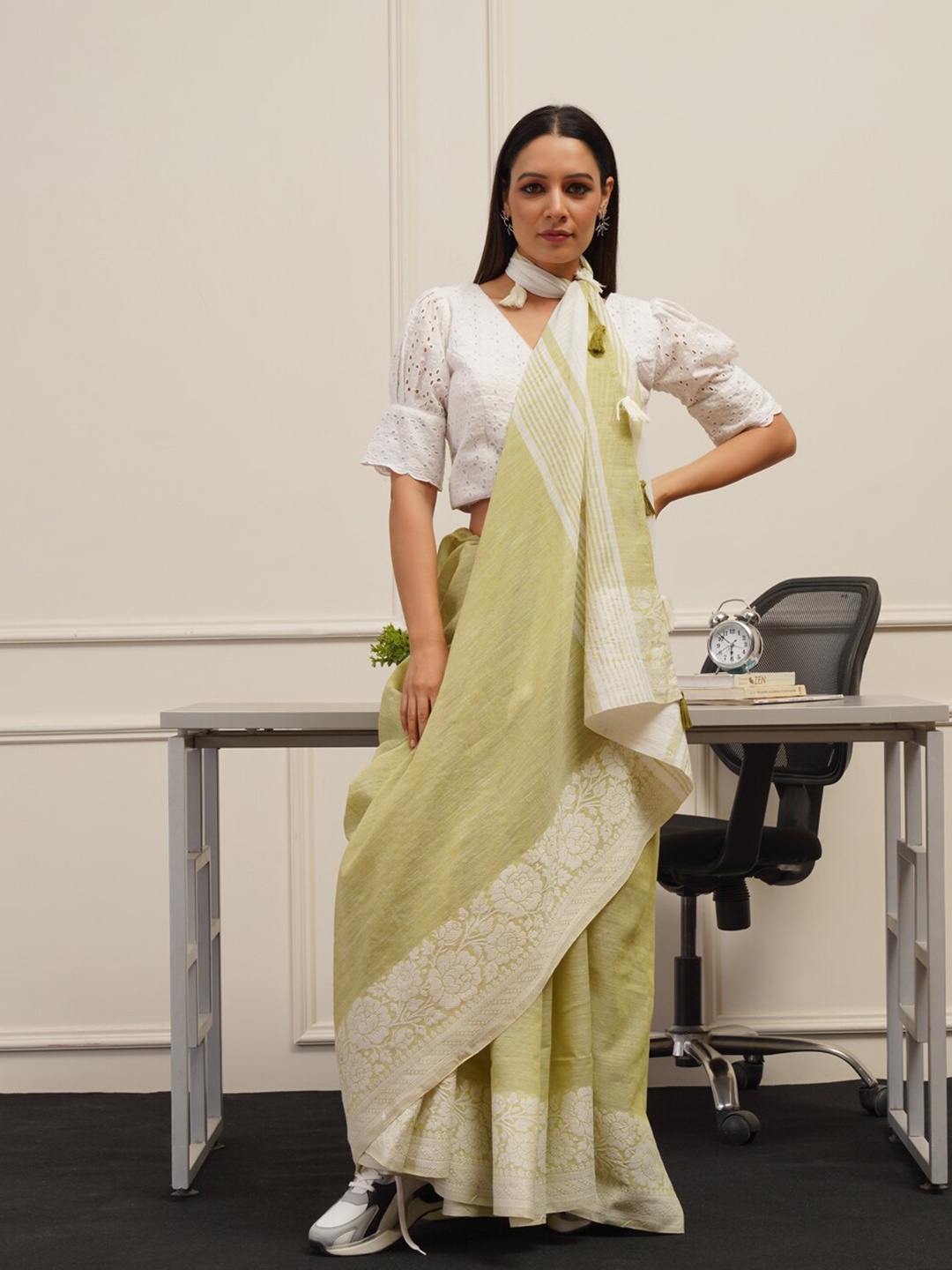 

Tikhi Imli Woven Design Jute Cotton Saree, Lime green