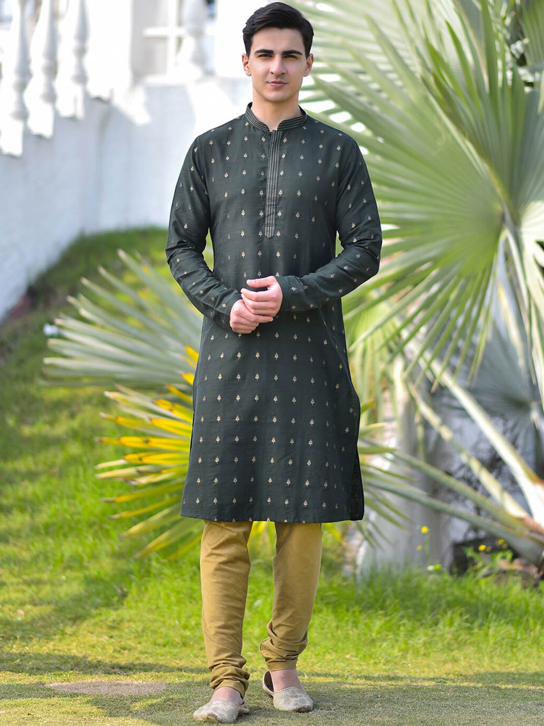 

HOUSE OF DEYANN Woven Design Mandarin Collar Long Sleeves Cotton Kurta with Churidar, Green